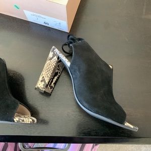 Black Suede and animal print open toe heels, Sz 9  (40)